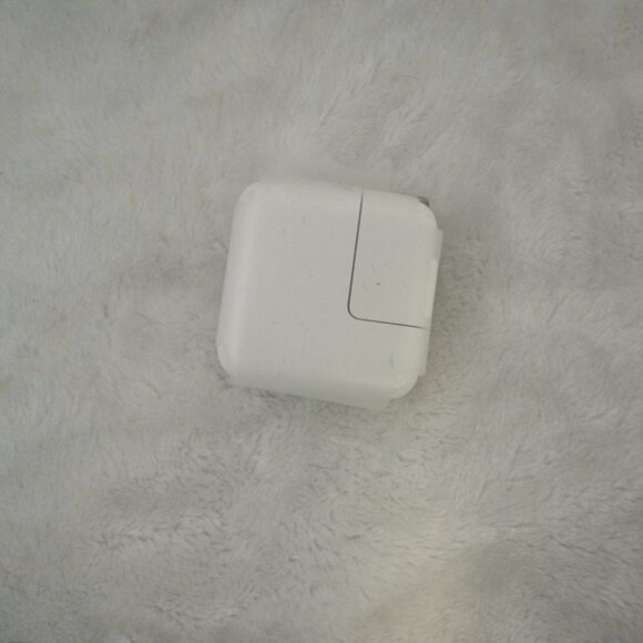 Apple 12W USB Power Adapter & Lightning to USB Cable - Picture 4 of 6